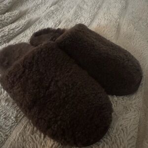 Cozy Earth Brown Fuzzy Slippers